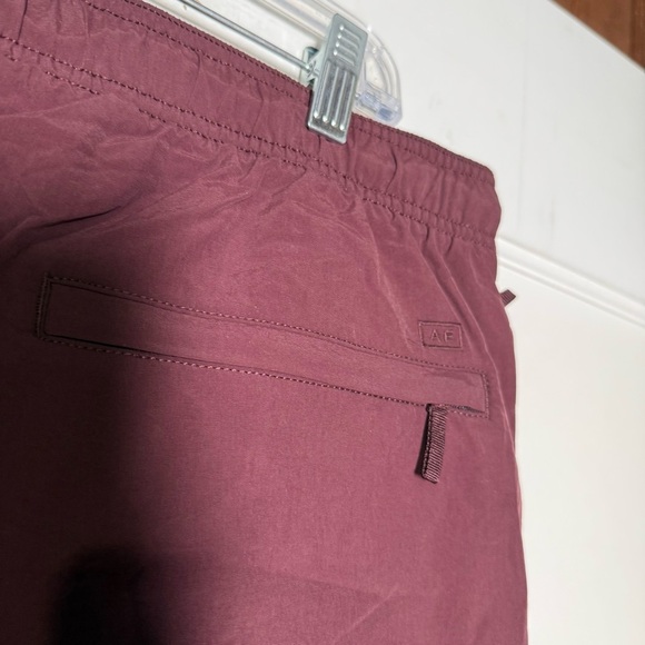 American Eagle 5.5” 24/7 Trekker Short Burgundy FLEX Size Large NWT Cargo - Picture 6 of 9